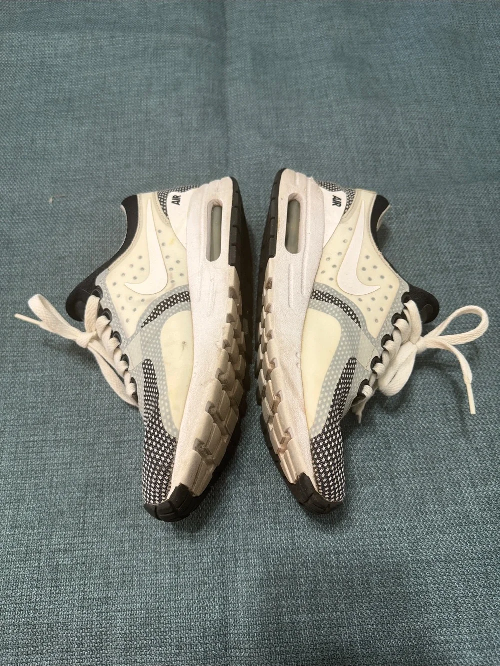 Nike Air Max Zero Sneakers Size 5Y Cream and Black Mesh Material Oreo 881224-001